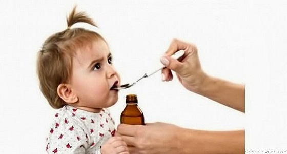 طبيب يحذر من إعطاء المضادات الحيوية للأطفال المصابين بنزلات البرد