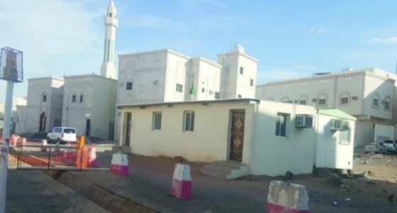 مواطن يرفض الصلاة في جامع جديد بالمدينة بسبب إمامه.. والشؤون الإسلامية: تصرف فردي