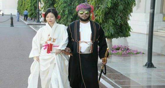 بالفيديو والصور ..أحد أفراد الأسرة الحاكمة في عمان يعقد قرانه على فتاة يابانية