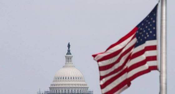 طرد طالبة مسلمة من حافلة المدرسة بسبب الحجاب بأمريكا