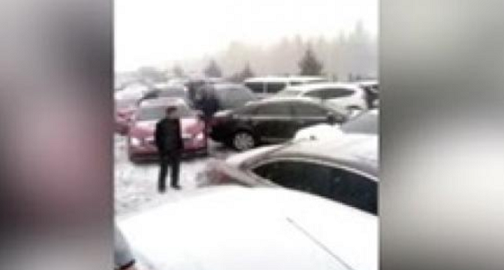 فيديو مروع ..اصطدام 100 سيارة بسبب الثلوج