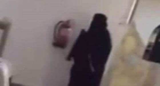 بالفيديو.. اقتحام سيدة مستشفى في الرياض بسلاح رشاش