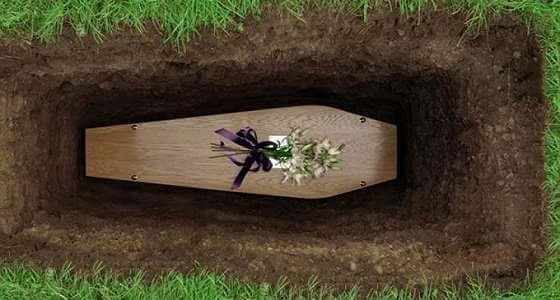 كويتي يحشر في قبر مفتوح  أثناء دفن قريبه