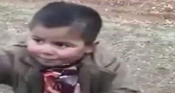 بالفيديو..  رد فعل طفل سوري  عندما أعطاه جندي تركي &#8220;حلوى وشيكولاتة&#8221;