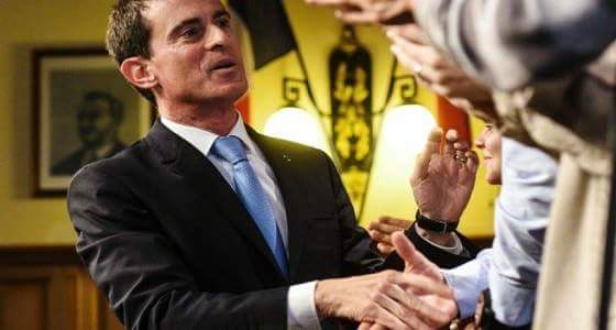 بالفيديو ..القبض على شاب حاول صفع رئيس الحكومة الفرنسية السابق مانويل فالس