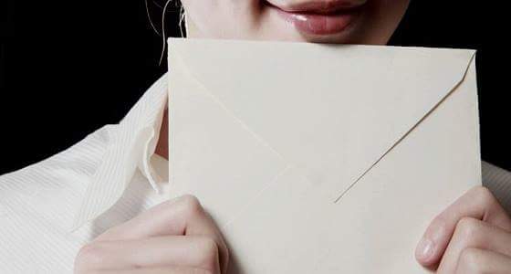 سيدة تقدم شكوى للشرطة لعدم حصولها على مخدرات طلبتها عبر الفيسبوك