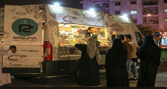 أمانة الرياض: النظام لا يمنع الترخيص للمرأة للعمل بعربات الأطعمة المتنقلة