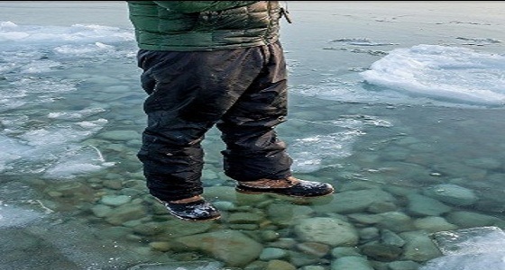 كشف حقيقة صور الرجل الذي يمشي على الماء في أمريكا