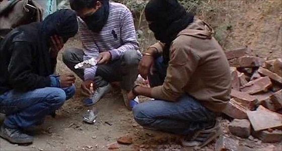 المخدرات تفتك بشباب إيران وتحذيرات من ثورة شعبية على حكومة روحاني