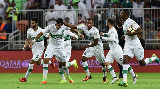 الأهلي يقلب تأخره أمام الشباب لفوز بثلاثية