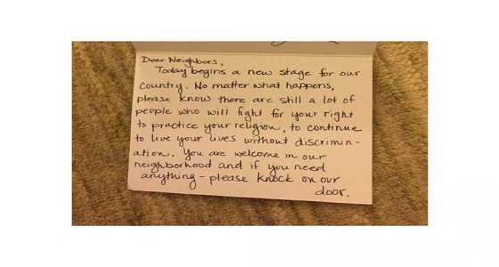 أمريكي يعلق رسالة طمأنة على باب منزل مُسلم بعد تنصيب ترامب.. تعرف على محتواها