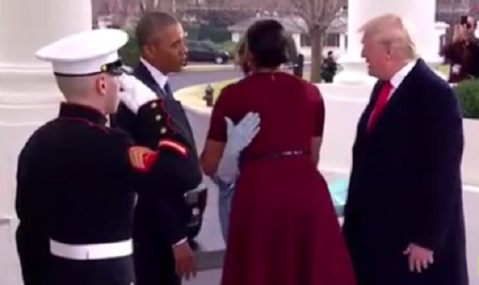 بالفيديو.. زوجة أوباما تتعرض لموقف محرج خلال مراسم تنصيب ترامب