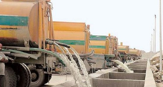 الأرصاد توقف مصب محطة تنقية البلد بجدة على البحر