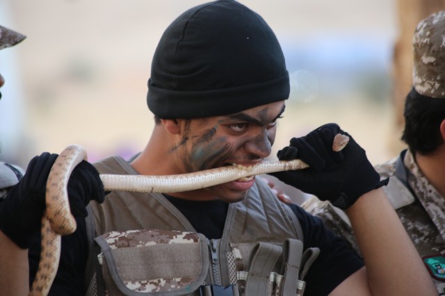 بالصور : مصنع الرجال