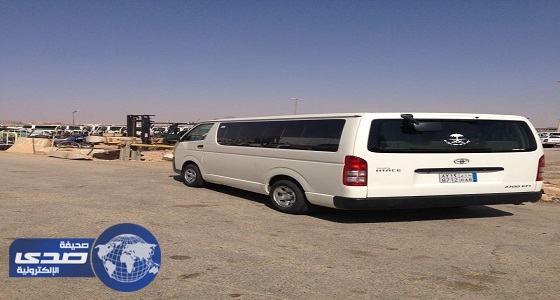 المرور تحتجز مركبة نقل معلمات بعد تفاعلها مع بلاغ مواطن