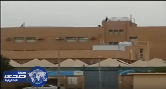 بالفيديو.. طالبات صغيرات يلعبن أعلى سطح مدرسة بجدة دون رقيب