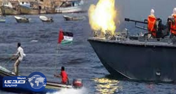 الزوارق الإسرائيلية تستهدف الصيادين الفلسطينيين ومراكبهم في قطاع غزة