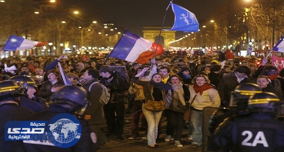 بالفيديو.. اندلاع اشتباكات عنيفة بين الشرطة ومحتجين في فرنسا