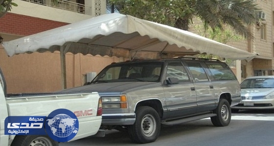 أمانة تبوك تمنح أصحاب مظلات السيارات في الشوارع مهلة شهراً لإزالتها