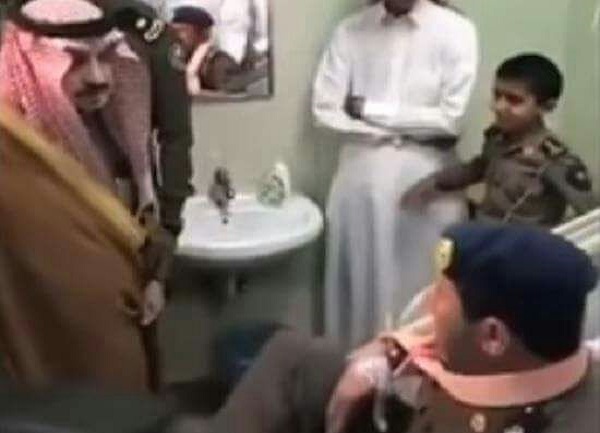 بالفيديو.. أمير الرياض يزور أحد المصابين في حادث الموكب