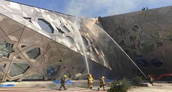 بالفيديو والصور.. حريق ضخم يندلع في مبنى الأوبرا الكويتية