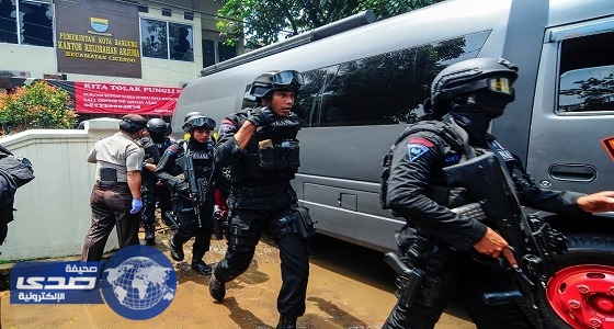 الشرطة الأندونسية تنهي سيطرة إرهابي مسلح على مبني حكومي