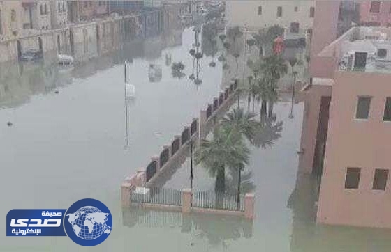بالفيديو ..حي الفاخرية في الدمام يتحول إلى مستنقع مائي جراء الأمطار