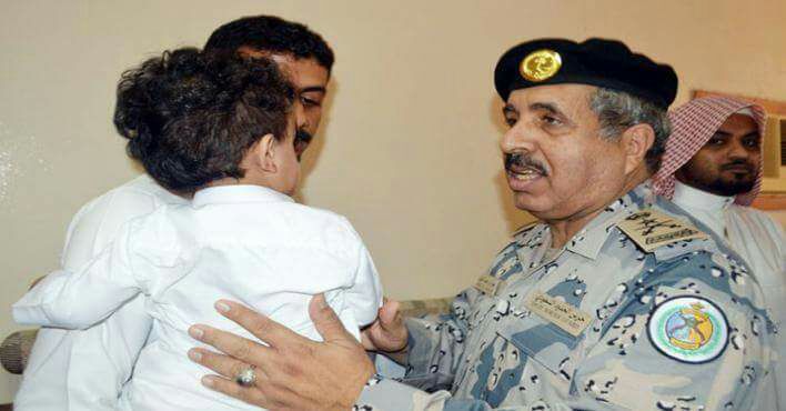 الفريق البلوي ينقل تعازي القيادة لأسرة الشهيد العمير بصامطة