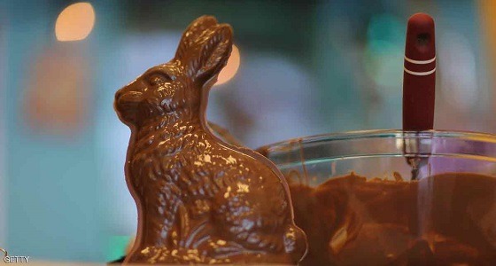 السلطات البريطانية تحقق في العثور على بطارية في قطعة شوكولاتة