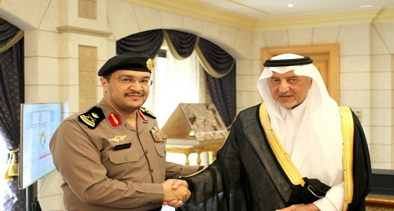 الأمير خالد الفيصل يقلد مدير شرطة مكة رتبته الجديدة