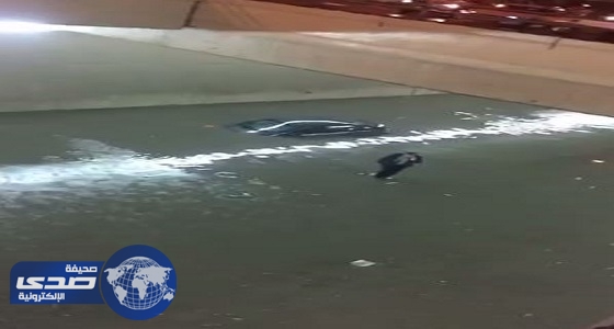 وافد عربي يسأل البلديات بعدما غرقت سيارته: لماذا تصلون صلاة الاستسقاء ؟