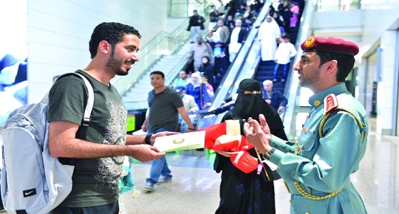 بالصور. دبي تفاجئ مغرّداً سعودياً وزوجته باستقبالهما في شهر العسل