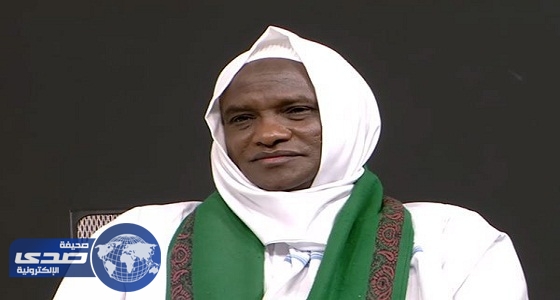 عالم سوداني امتنع عن الكلام منذ ربع قرن ويمارس حياته بالورقة والقلم