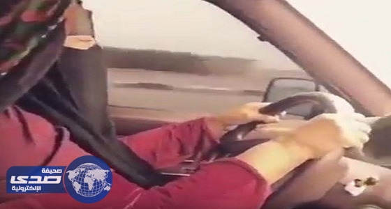 بالفيديو.. مسنة سعودية تقود السيارة باحترافية على أحد طرق المملكة
