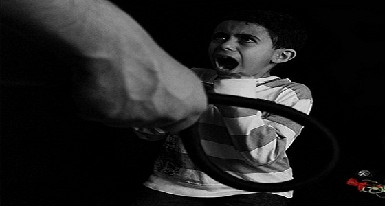 تجبر ابن زوجها ذا الـ4 سنوات على أكل «قدر محشي» فيموت على الفور