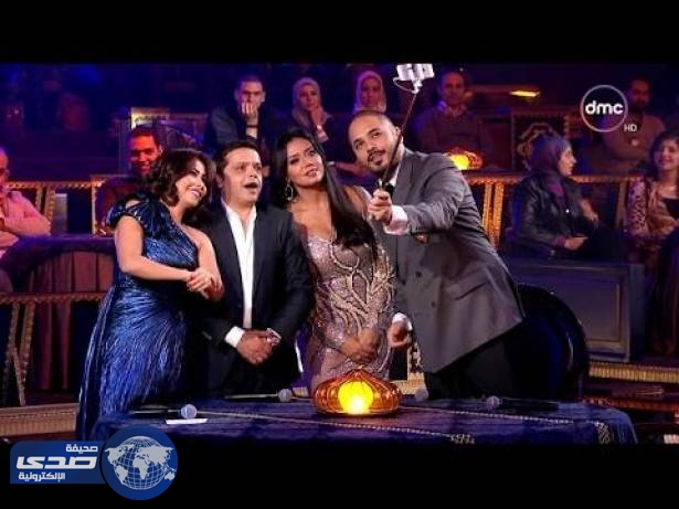 بالفيديو.. محمد هنيدي يضحك بهستيريا بعد تقليد رامي عياش لبوحة