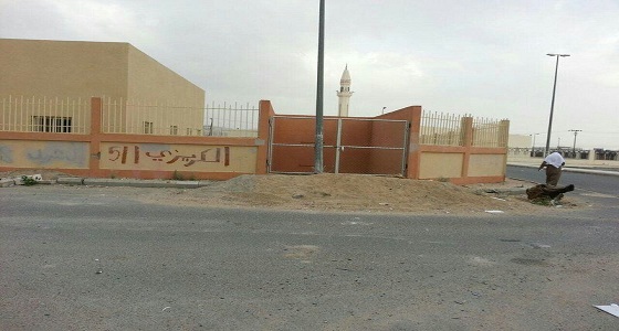 بالصور..العمالة المخالفة تستولي على مستوصف جعرانة..والصحة تنتظر التيار