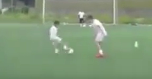 طفل يشعل السوشيال ميديا في كرة القدم وأنباء أنه سعودي