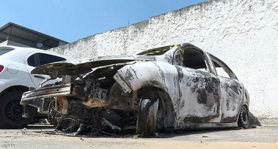 جزائرية تضرم النار في سيارة زوجها لرفضه تسجيلها باسمها