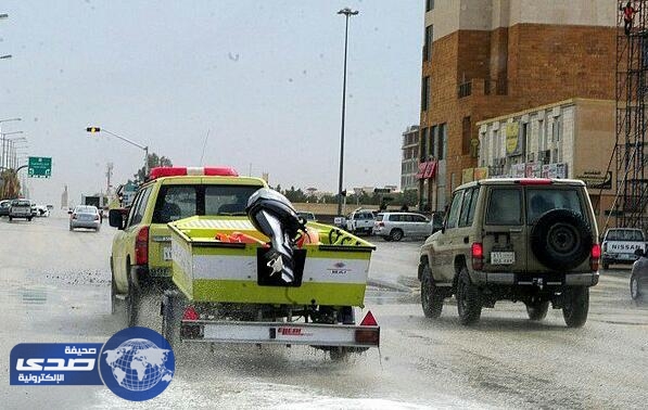 مدني الرياض يدعو لعدم استعمال الجوال أثناء البرق والانتباه  أثناء القيادة