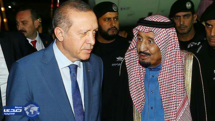 بالصور .. خادم الحرمين الشريفين يستقبل الرئيس التركي لدى وصوله إلى الرياض