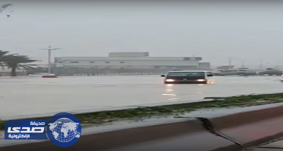 ‏بالفيديو.. فيضانات تجتاح حي الدوحة في الظهران
