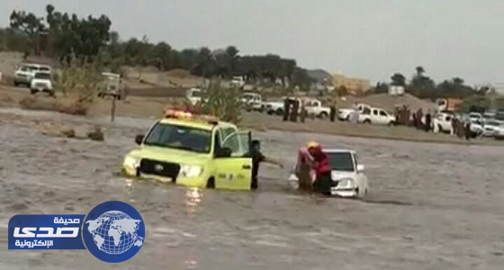 مدني بيشة ينقذ مسن بوادي الجعبة