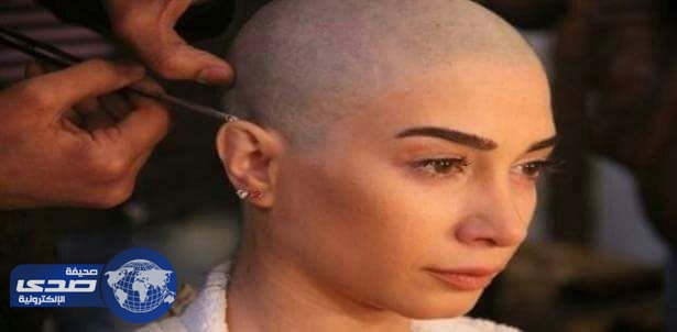 بالفيديو و الصور .. كيف أصبحت الآن النجمة السورية التي حلقت كامل شعرها