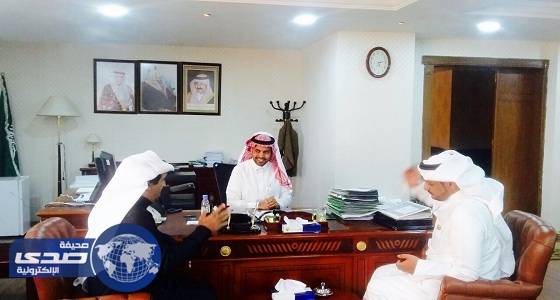 محافظ المندق ورئيس البلدية يقومان بزيارة لإدارة الطرق بالباحة