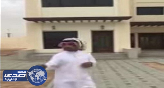 بالفيديو.. مواطن يصور فيلا شيدتها هيئة الإسكان الإماراتية لمواطنيها