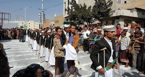 بالصور.. اليمن تحتفل بـ40 مقاوما مبتوري الأقدام في زفاف جماعي