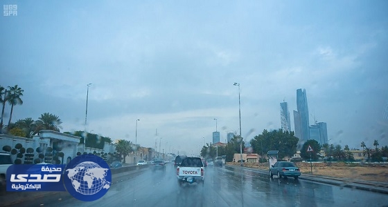 بالصور.. أمطار متفرقة على الرياض.. واستنفار للتعامل مع حالات الطوارىء