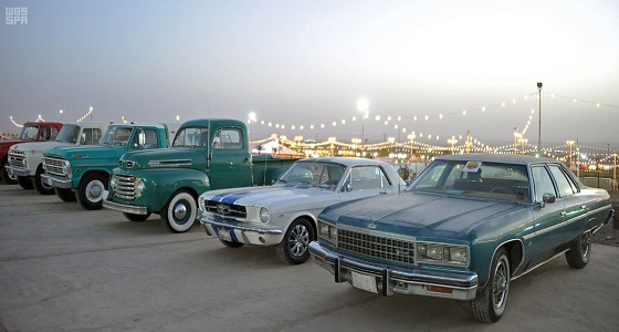 بالصور.. مواطنون يستعرضون سياراتهم الكلاسيكية في مهرجان ربيع بريدة 38