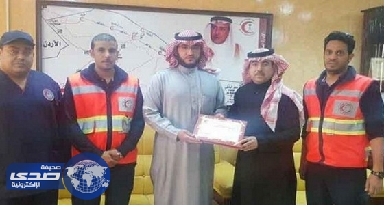 مواطن ينقذ حياة مصاب قبل وصول الفرق الإسعافية في عرعر